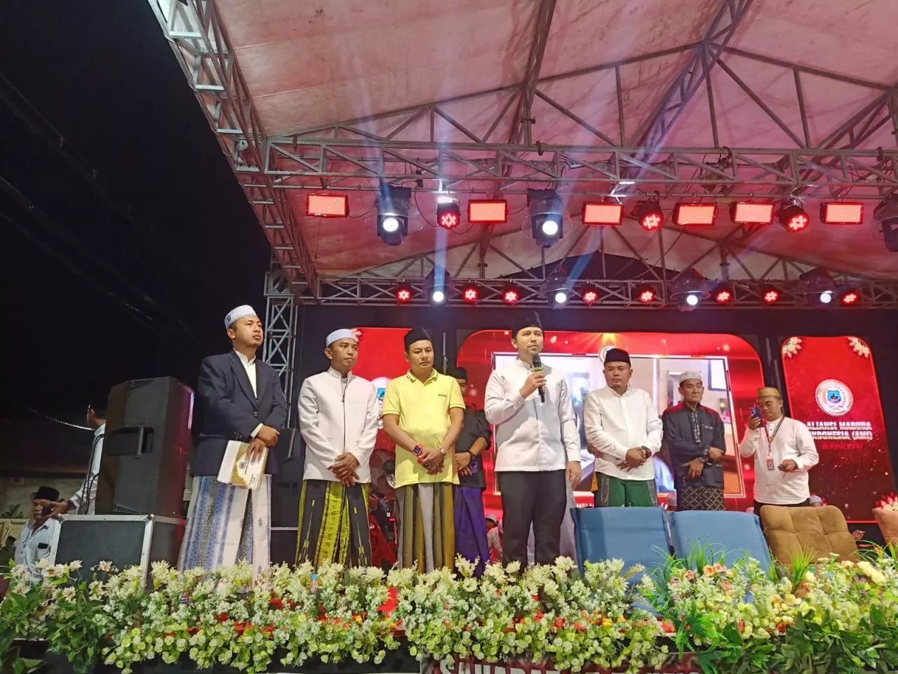 Ribuan Jamaah Hadiri Maulid Nabi AMI, Emil Dardak Ingatkan Warga Tak Terprovokasi Hoaks