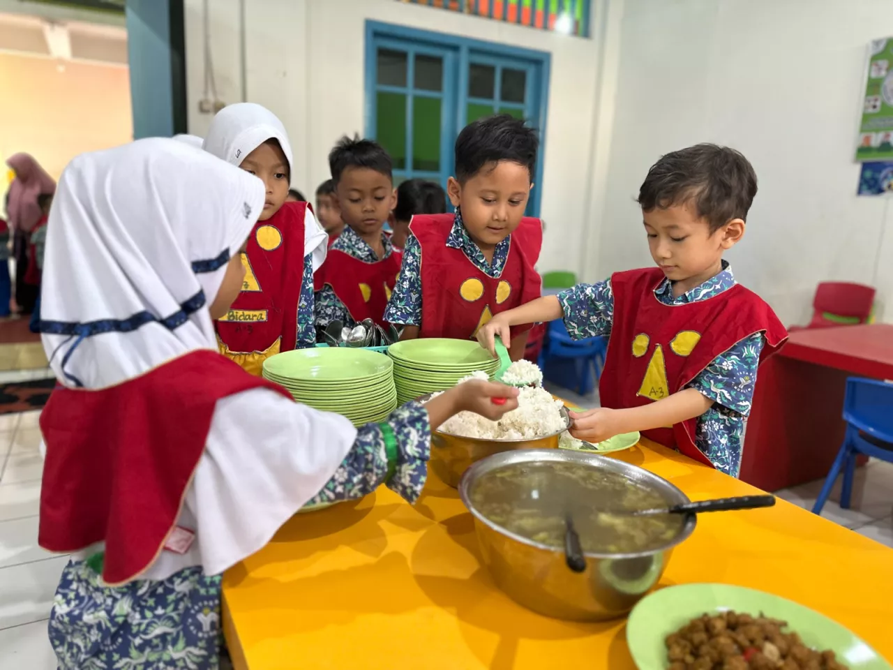 Yayasan Al Muslim Sidoarjo Jaga Kesehatan Siswa dengan Program Makan Siang Mandiri