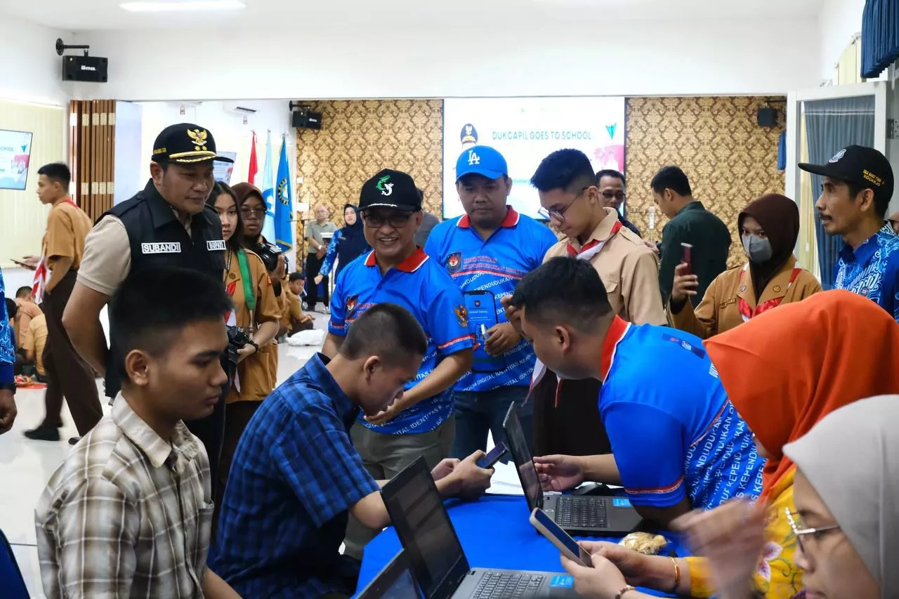Bupati Subandi Pastikan Tak Ada Lagi Antrean Cetak KTP di Sidoarjo