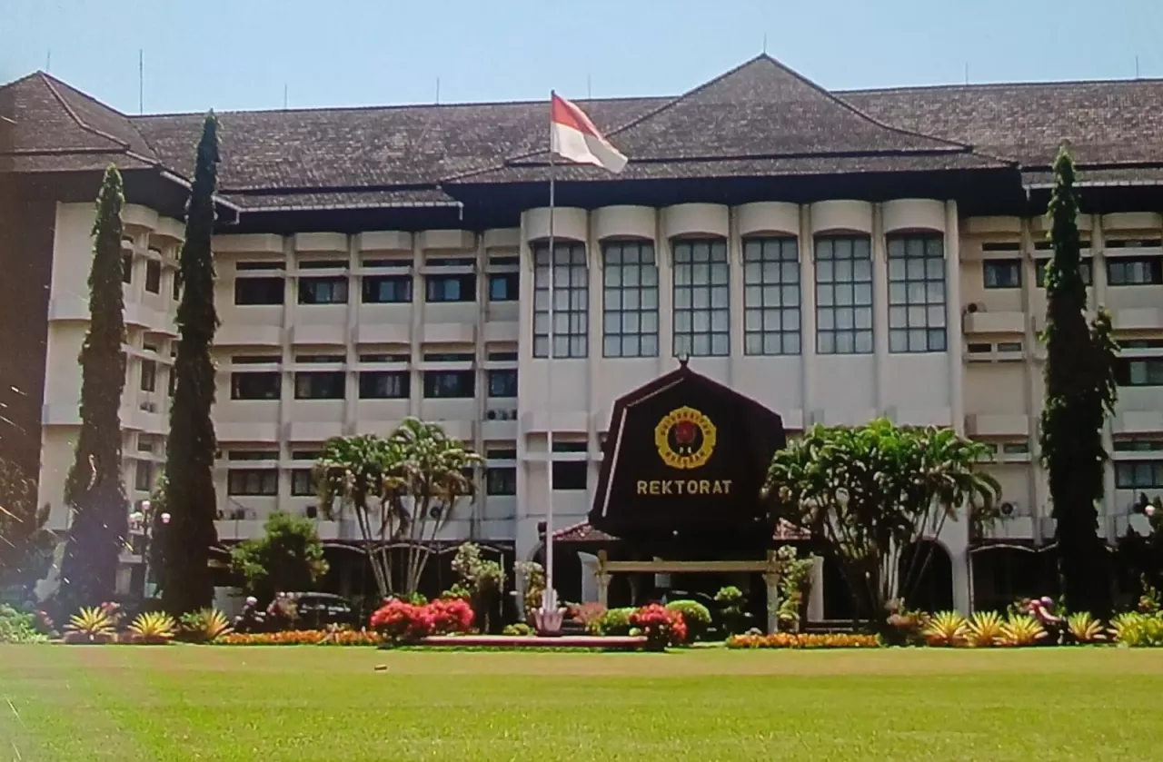 Konflik Pemilihan Rektor Unram: Pertaruhan Integritas Akademik di Tengah Polemik Usia dan Sanksi Etik