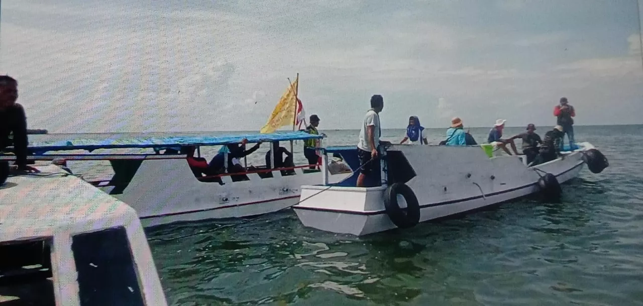 Nelayan Kangean Gelar Aksi di Laut Tolak Eksplorasi Migas, Kapal Seismik Diminta Hengkang