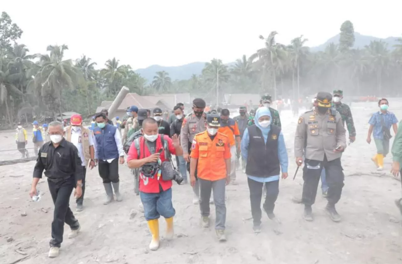 Lagi Erupsi Gunung Semeru