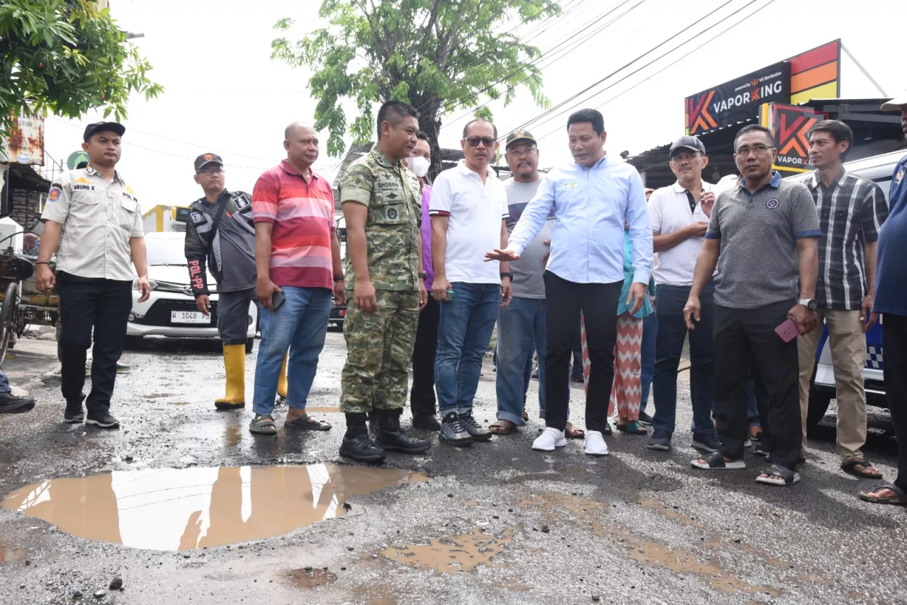 Jalan Rusak di Bluru Kidul Dikeluhkan Warga, Bakal Dibeton Awal 2026