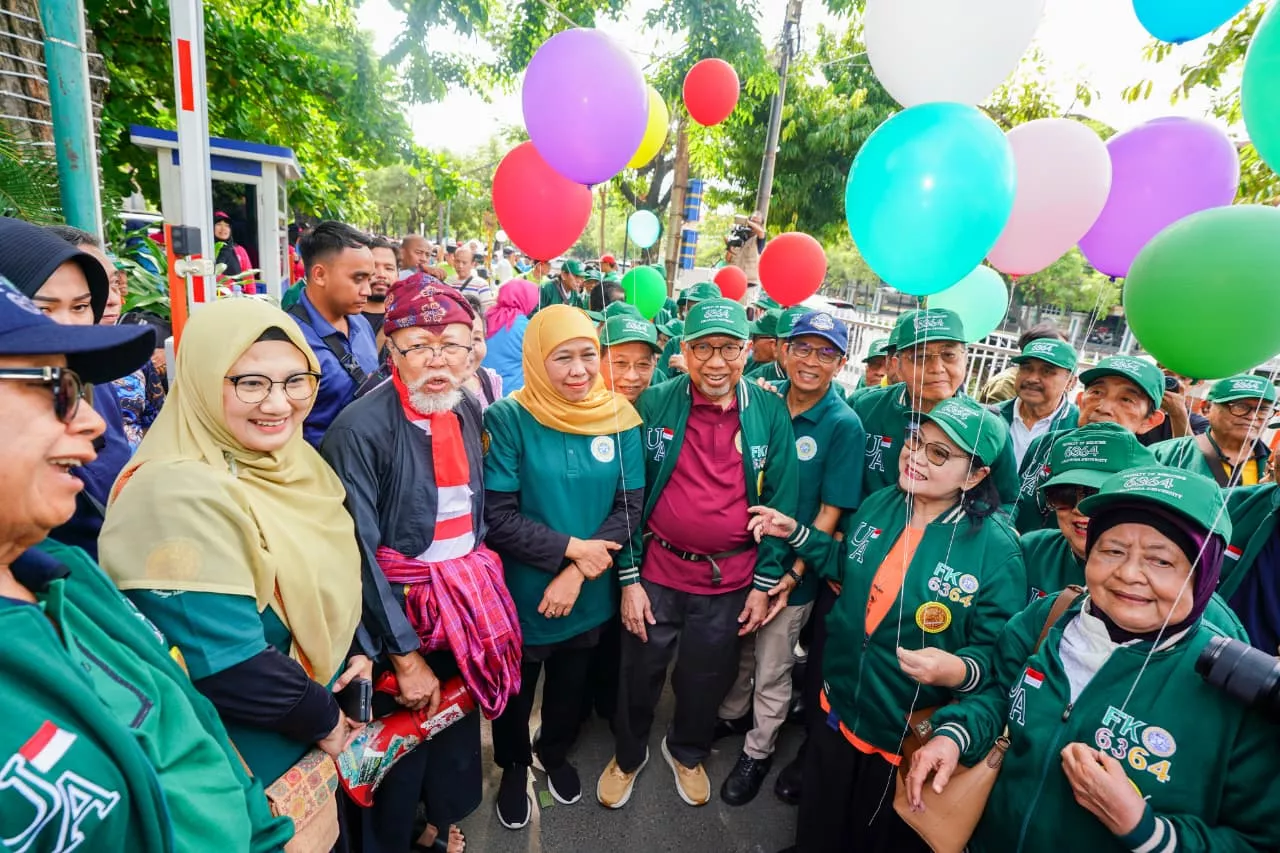 Khofifah Bangga, FK UNAIR Telah Cetak Puluhan Ribu Dokter untuk Negeri