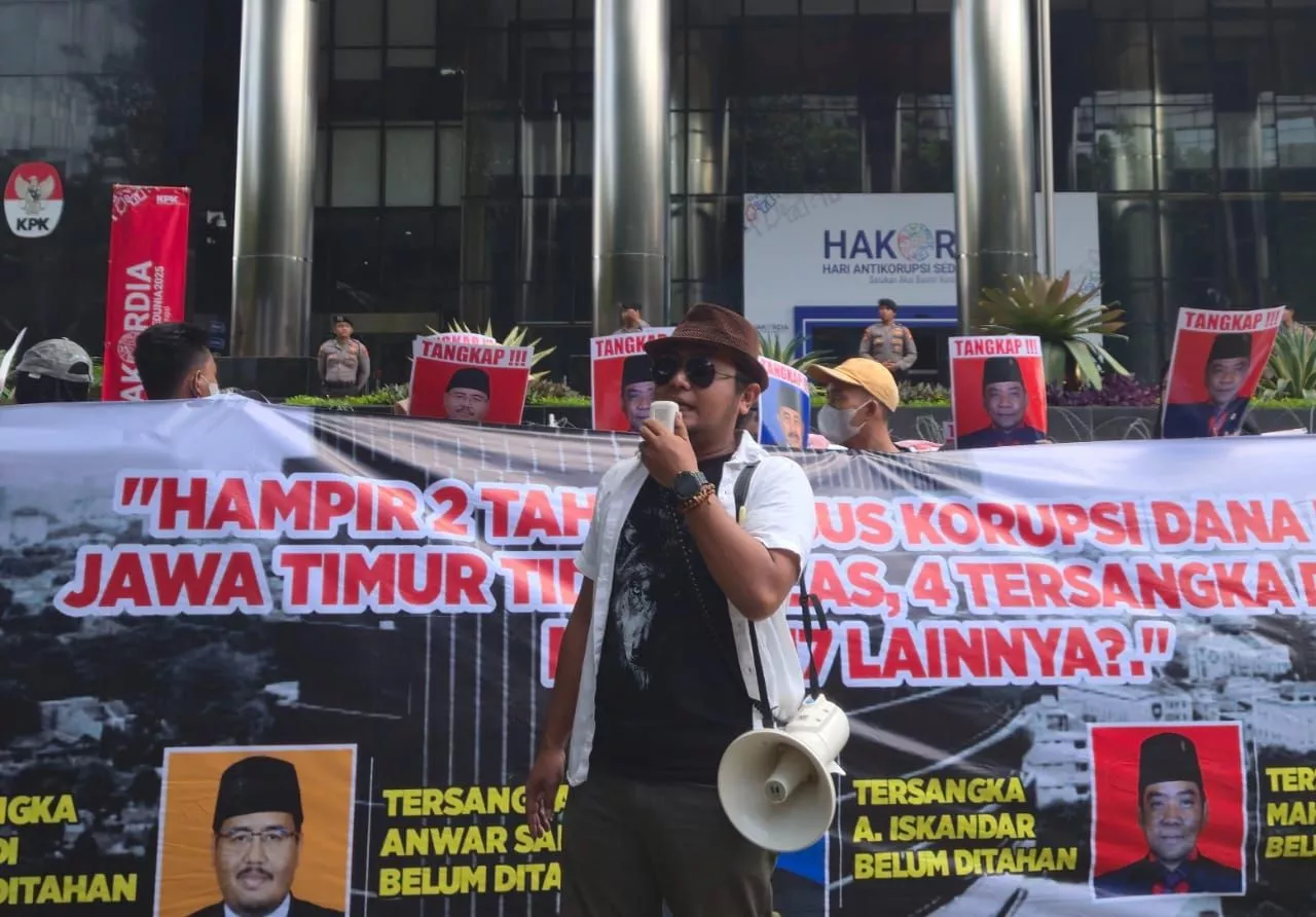 Geruduk Gedung KPK, Jaka Jatim: Kapan 17 Tersangka Dana Hibah Akan Ditahan?