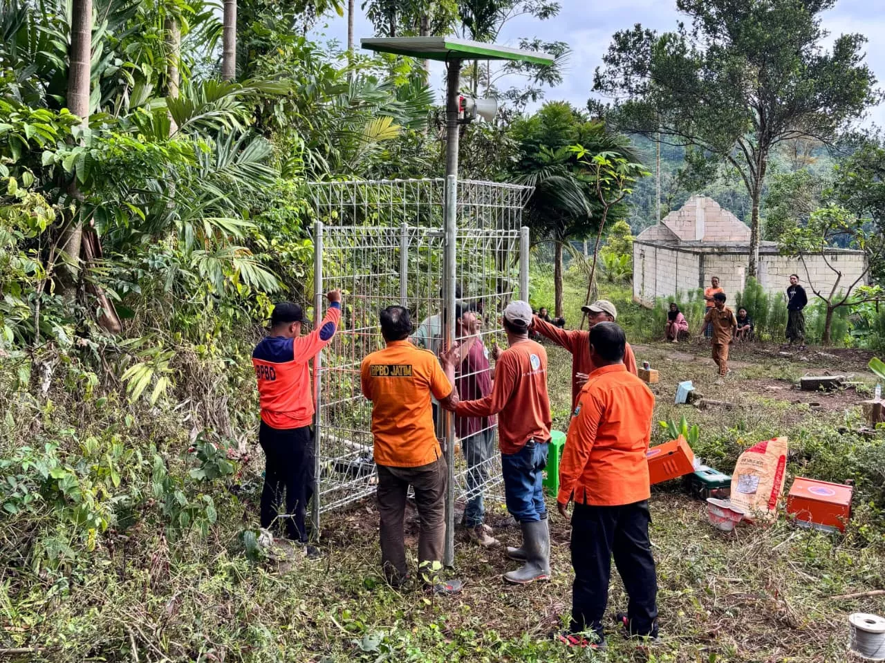 Siaga Cuaca Ekstrem, BPBD Jatim Pasang EWS di Enam Daerah Rawan Banjir dan Longsor