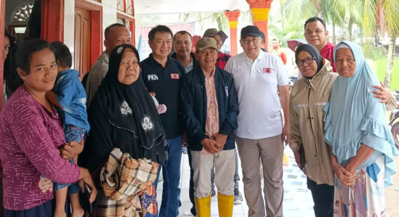 Kunjungi Lokasi Bencana, Anas Urbaningrum : Bencana Ini Berat, Tapi Kita Akan Pulih