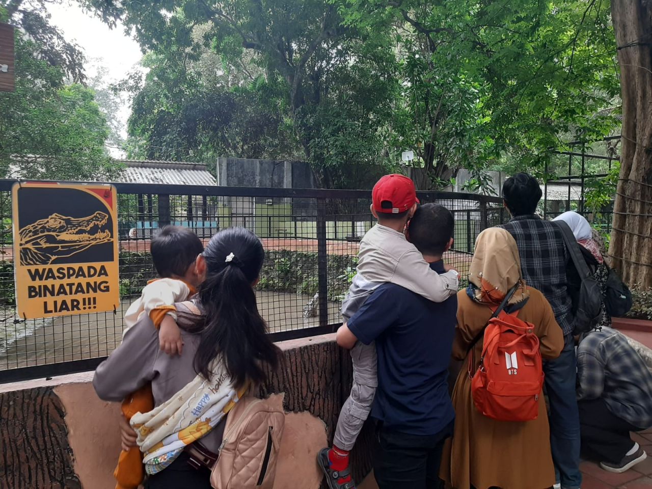 1 Januari 2025, Pengunjung Kebun Binatang Surabaya Membludak 