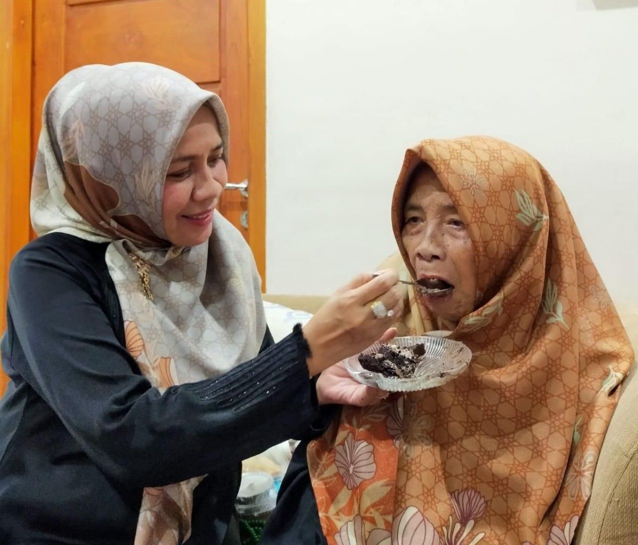 Ibunda Wafat, Siti Marwiyah Tulis Pesan Rindu dari Tanah Suci: Ayat Cinta untuk Sang Ibu