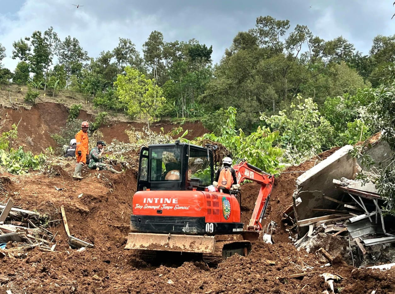 Tim BPBD Jatim Bantu Pencarian dan Evakuasi Korban