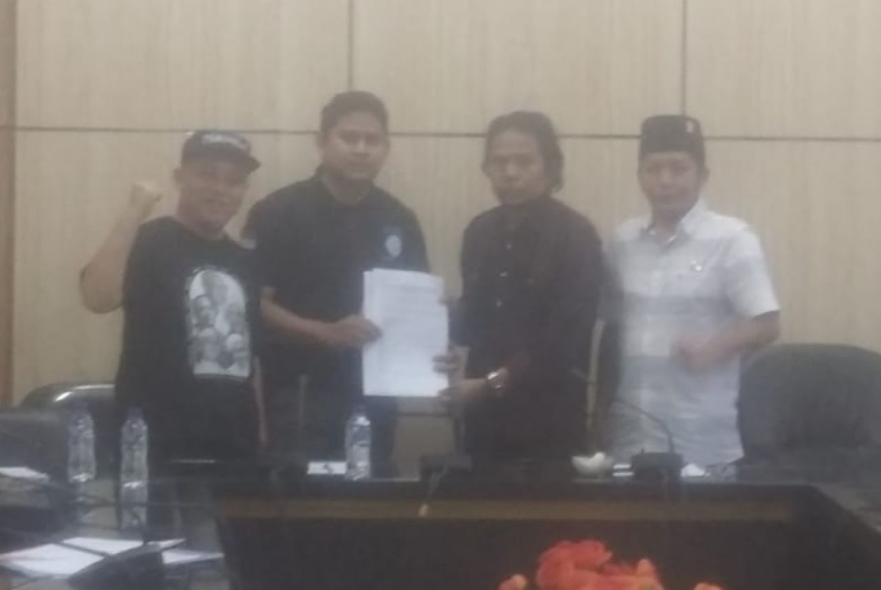 Keterangan Gambar: Saat Ormas Topi Bangsa beraudiensi dengan Komisi A DPRD Kabupaten Jember