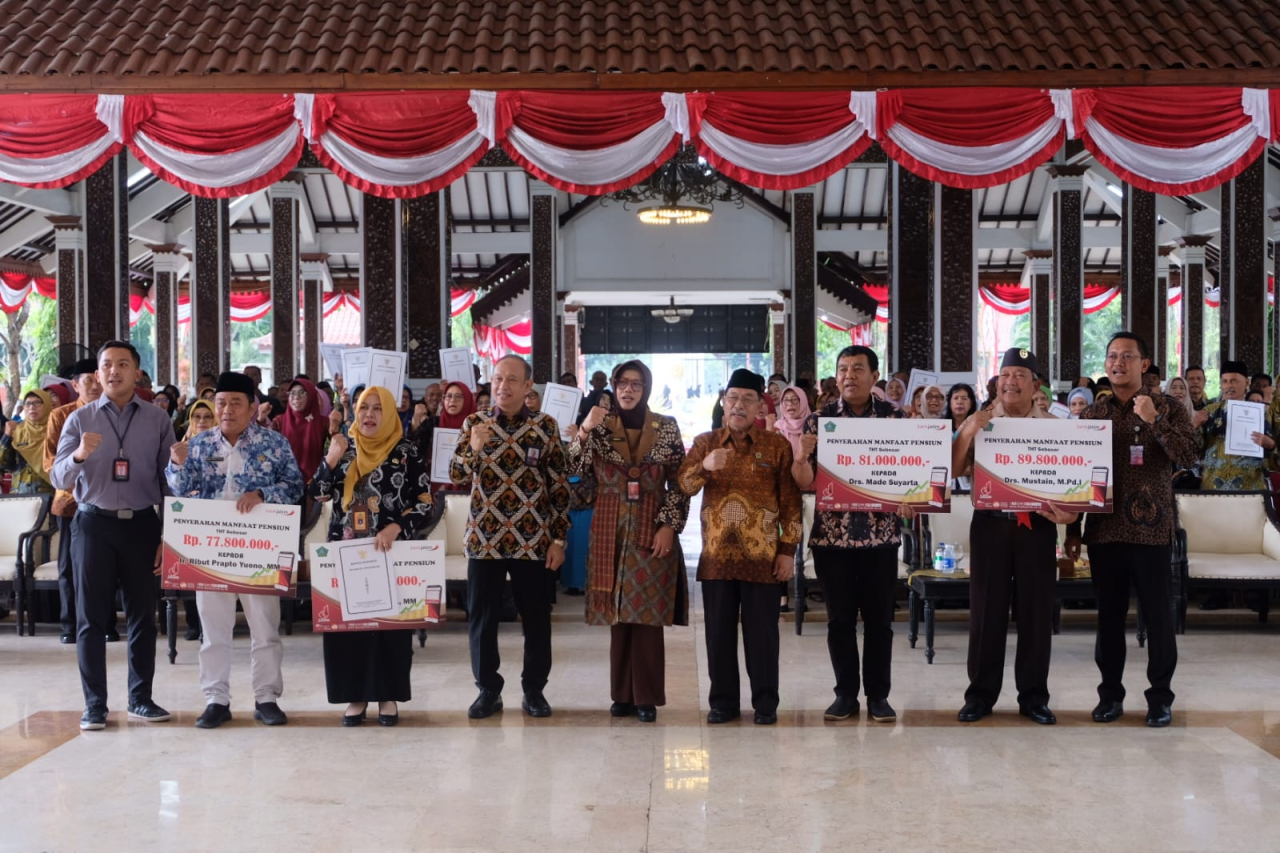 132 PNS di Kabupaten Sidoarjo Terima SK Purna Tugas