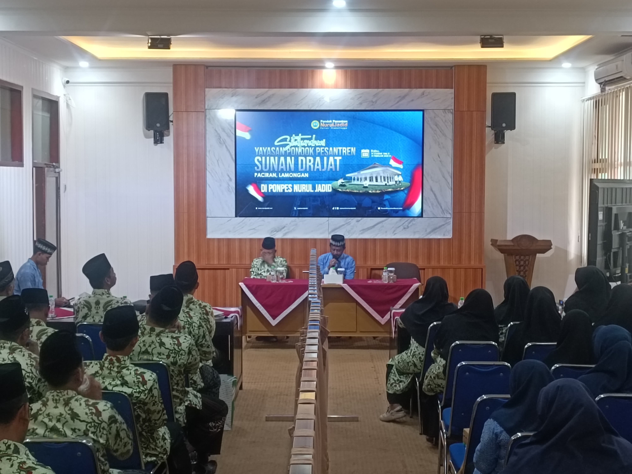 34 Pimpinann Yayasan dan LP Pesantren Sunan Drajat Lamongan Study PLP di Pesantren Nurul Jadid Paiton