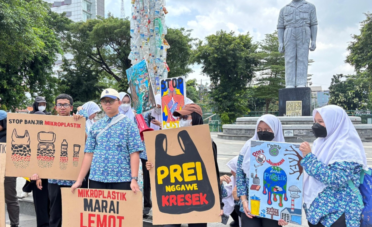 Siswa SMA Al Muslim Sidoarjo Gelar Aksi Kampanye Peduli Sampah