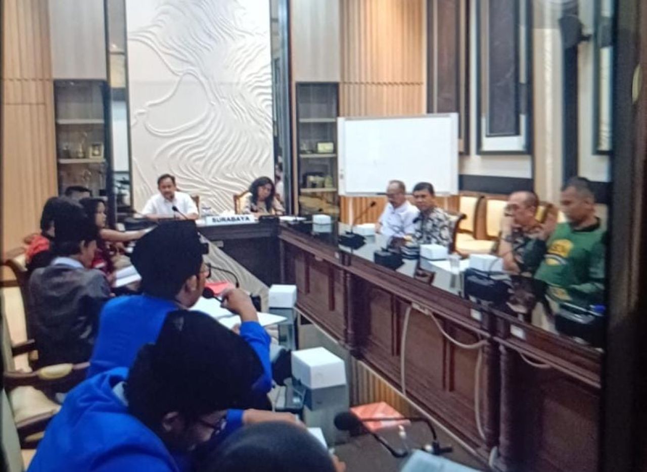 Audensi dengan Pemkot, Mahasiswa Unitomo Perda Pengawasan Minuman Beralkohol Dianggap Usang