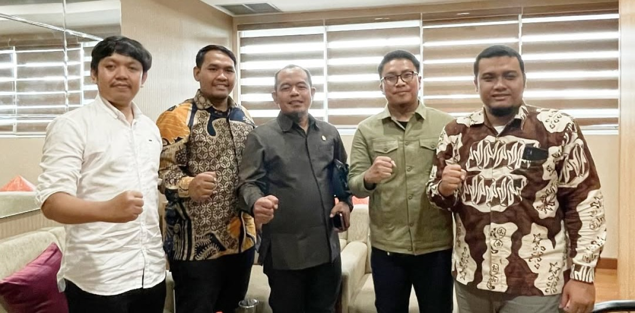 Riyono Caping Desak KKP Tindak Tegas Kasus Pagar Laut Ilegal