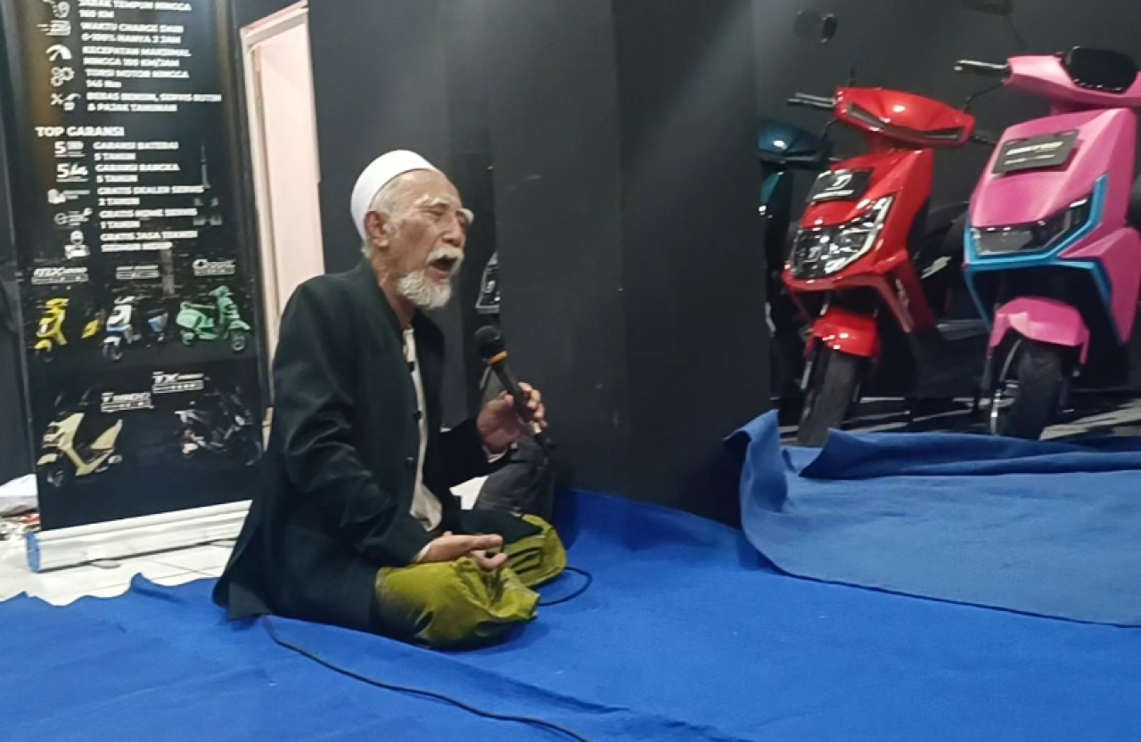 Keterangan Gambar: Saat Gus Sef (KH Syaifulrijal) memimpin Sahur dan Doa Bersama