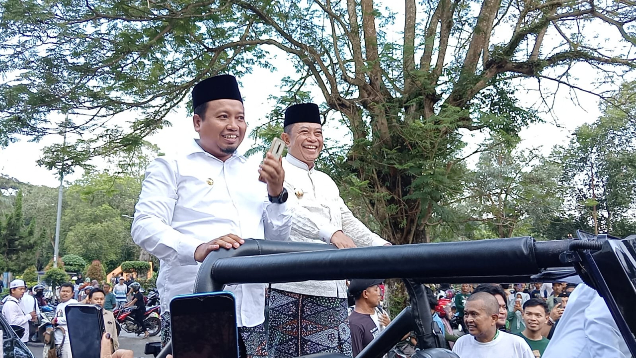 Ribuan Warga Sambut Ra Hamid dan Ra As’ad, Bondowoso Penuh Haru dan Shalawat