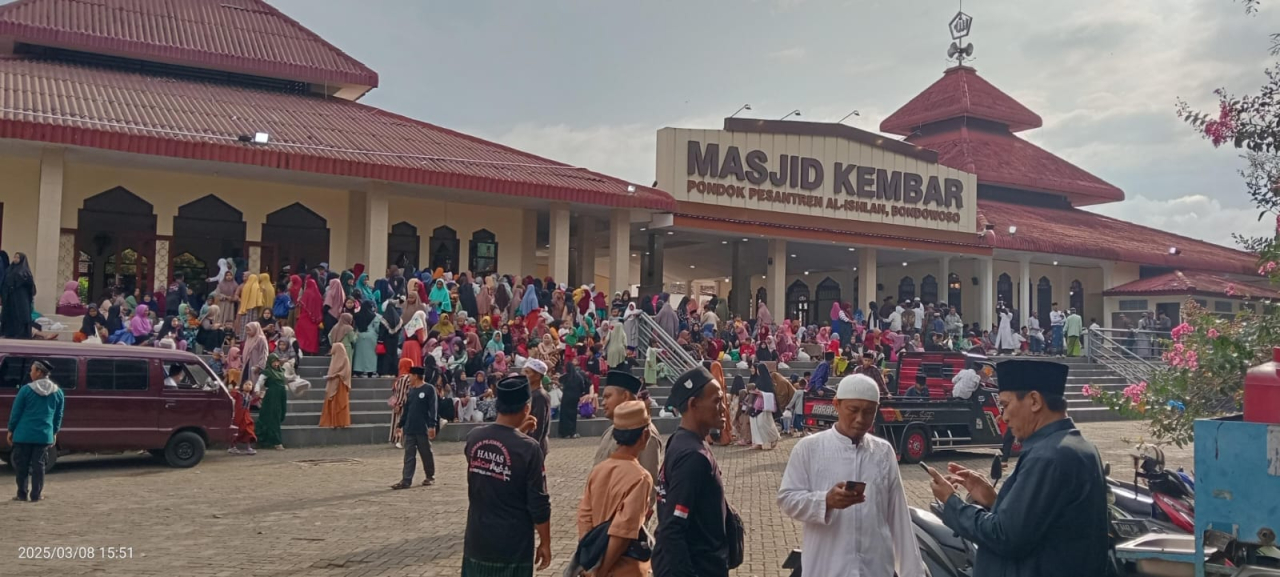 Ribuan Jamaah Hadiri Pengajian Tafsir Jalalain dan Buka Puasa Bersama di Ponpes Al Ishlah Bondowoso
