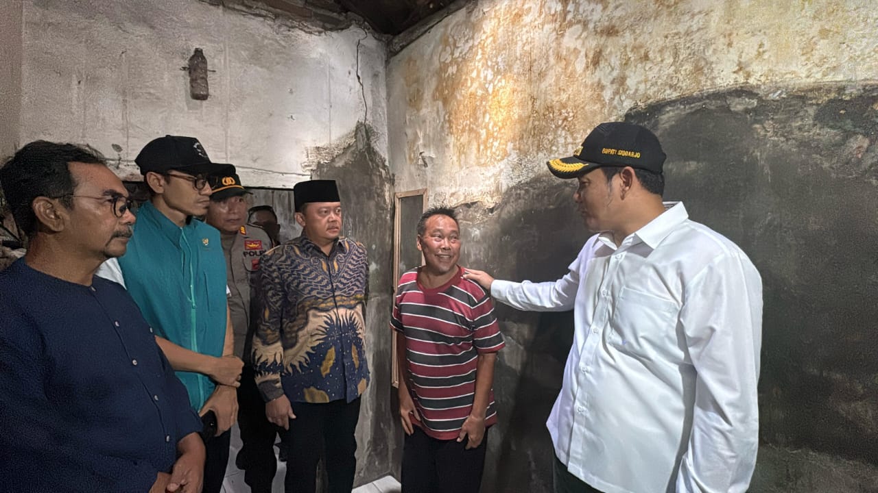 Pemkab Sidoarjo bersama Baznas Renovasi Rumah Tidak Layak di Prambon dan Tulangan