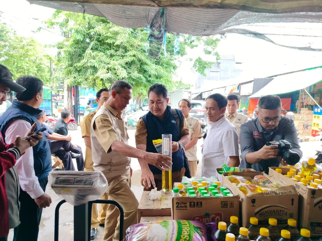 Pemkab Lamongan Cek Kesesuaian Takar Minyakita di Pasar Tradisional