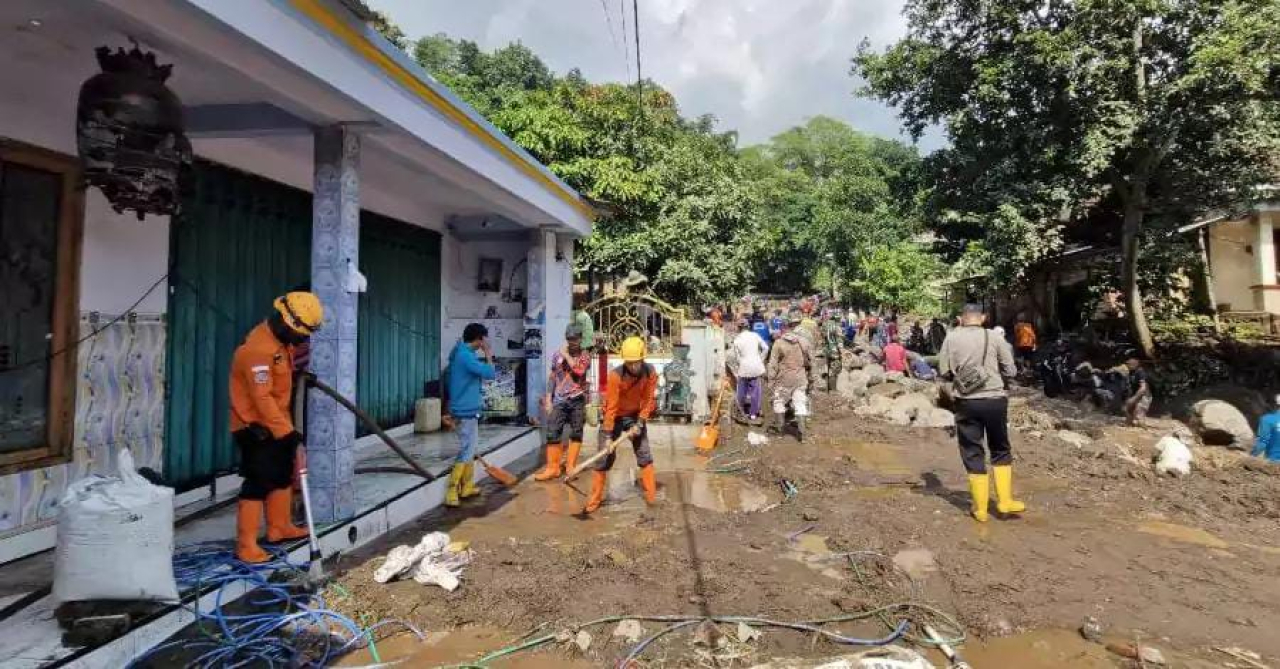 Pemulihan Infrastruktur dan Bantuan Logistik di Desa Sumber Salak Bondowoso Terus Dilakukan