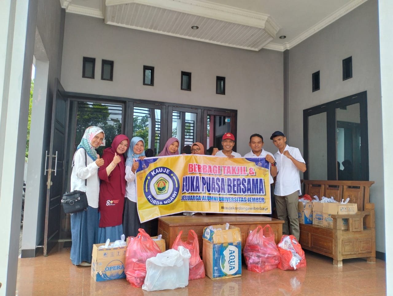 Kauje Korda Ngawi Lakukan Aksi Sosial Bagi-Bagi Takjil Untuk Warga