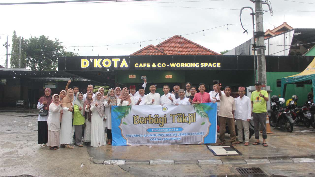 KAUJE Lamongan Berbagi Takjil dan Santunan, Tebar Kebahagiaan di Bulan Suci Ramadan