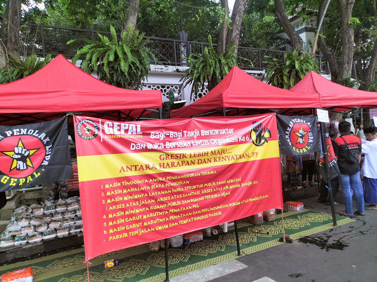 Gepal Gelar Bagi-Bagi Takjil dan Diskusi Lintas Organisasi, Soroti Isu Penting di Gresik