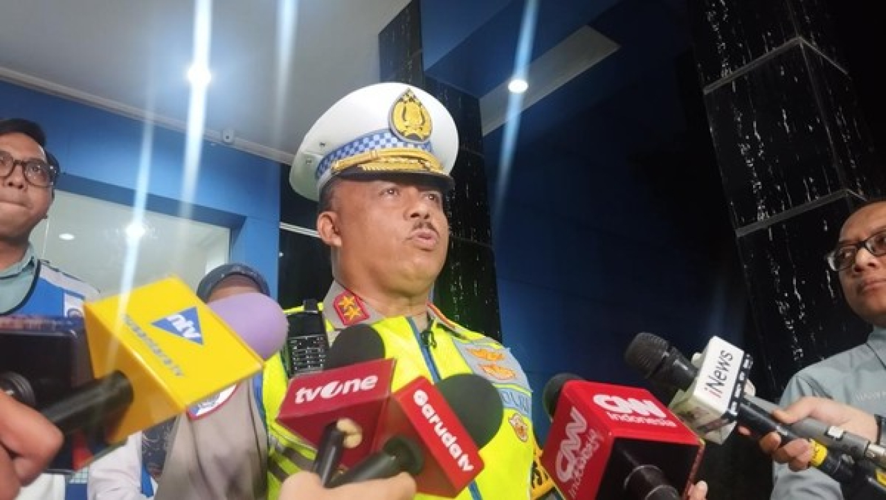 Kakorlantas Polri, Irjen Pol Agus Suryonugroho sedang jumpa pers.