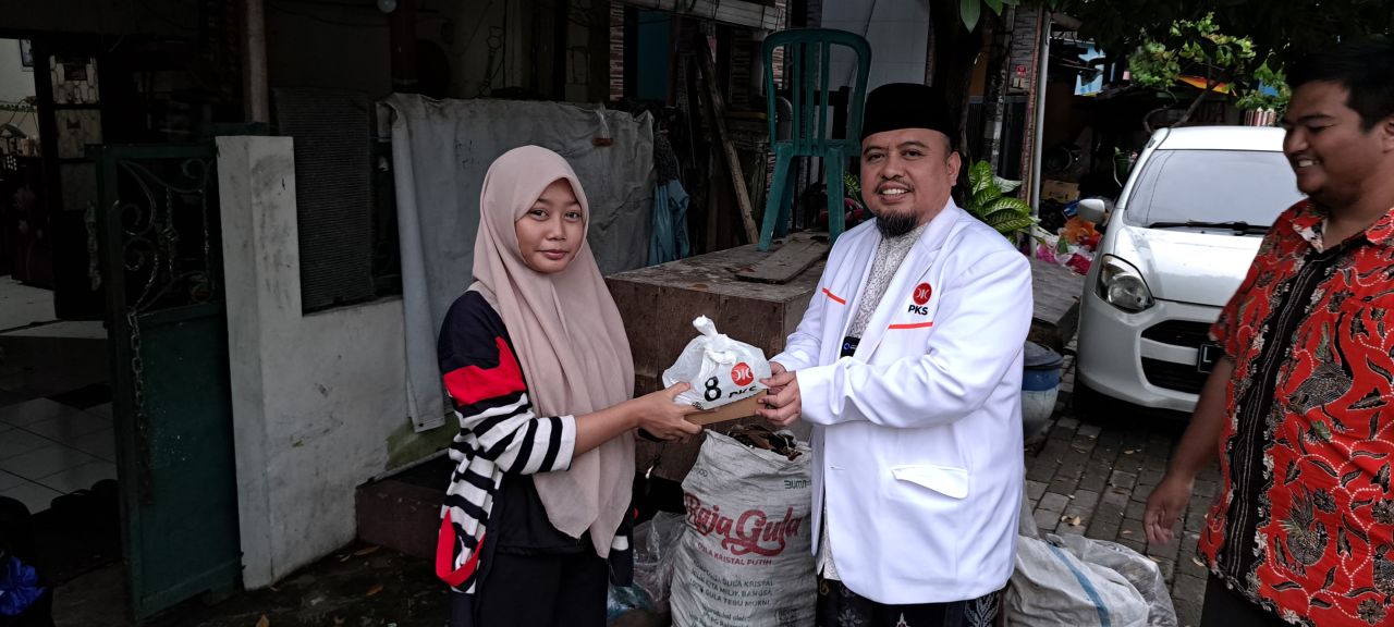 PKS Surabaya Bagikan Ribuan Takjil Bergizi, Wujud Kepedulian di Bulan Ramadan