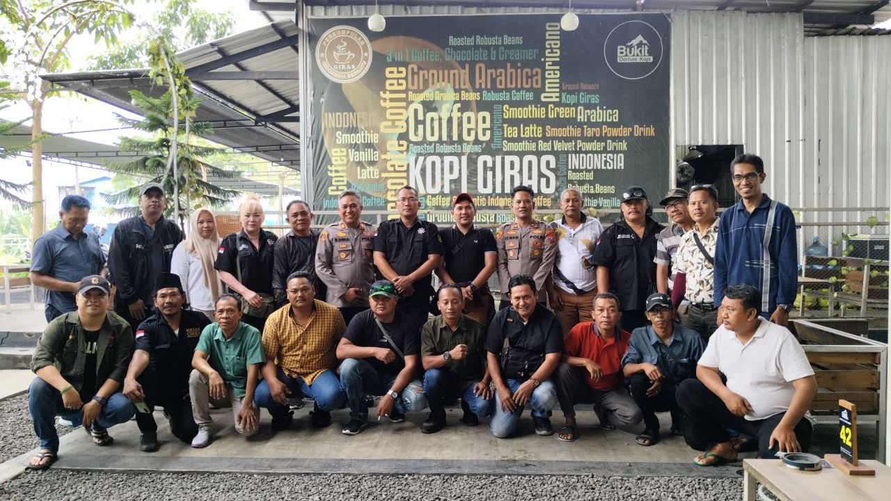 Jalin Kemitraan, WAGS Gelar Halal Bihalal Bersama Kapolsek dan Camat Menganti