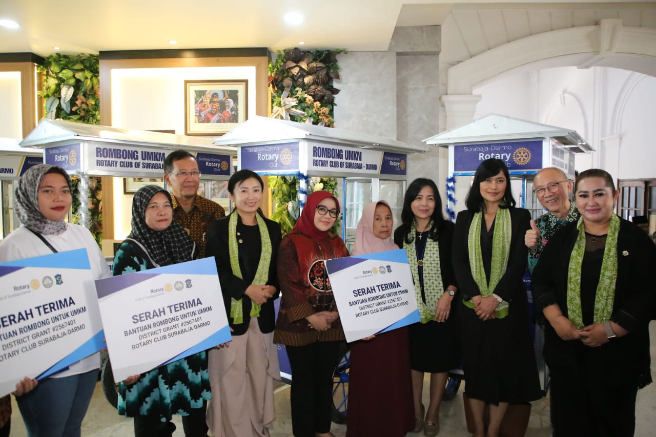 Dorong Kesejahteraan Perempuan, Pemkot-Rotary Club Surabaya-Darmo Beri Rombong untuk Modal Usaha
