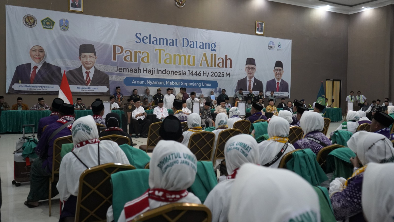 Imigrasi Surabaya Kawal Pemberangkatan Kloter Pertama Jamaah Haji 2025