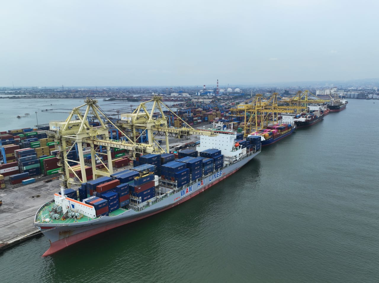 Arus Penumpang Capai 1,4 Juta Orang, Barang dan Kapal Meningkat Signifikan