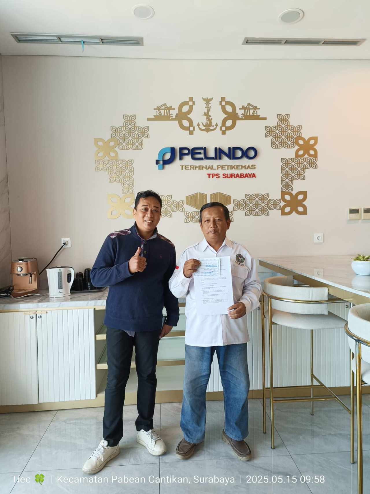 TPS Salurkan Bantuan TJSL untuk Perbaikan Fasilitas Belajar PKBM Budi Utama Surabaya