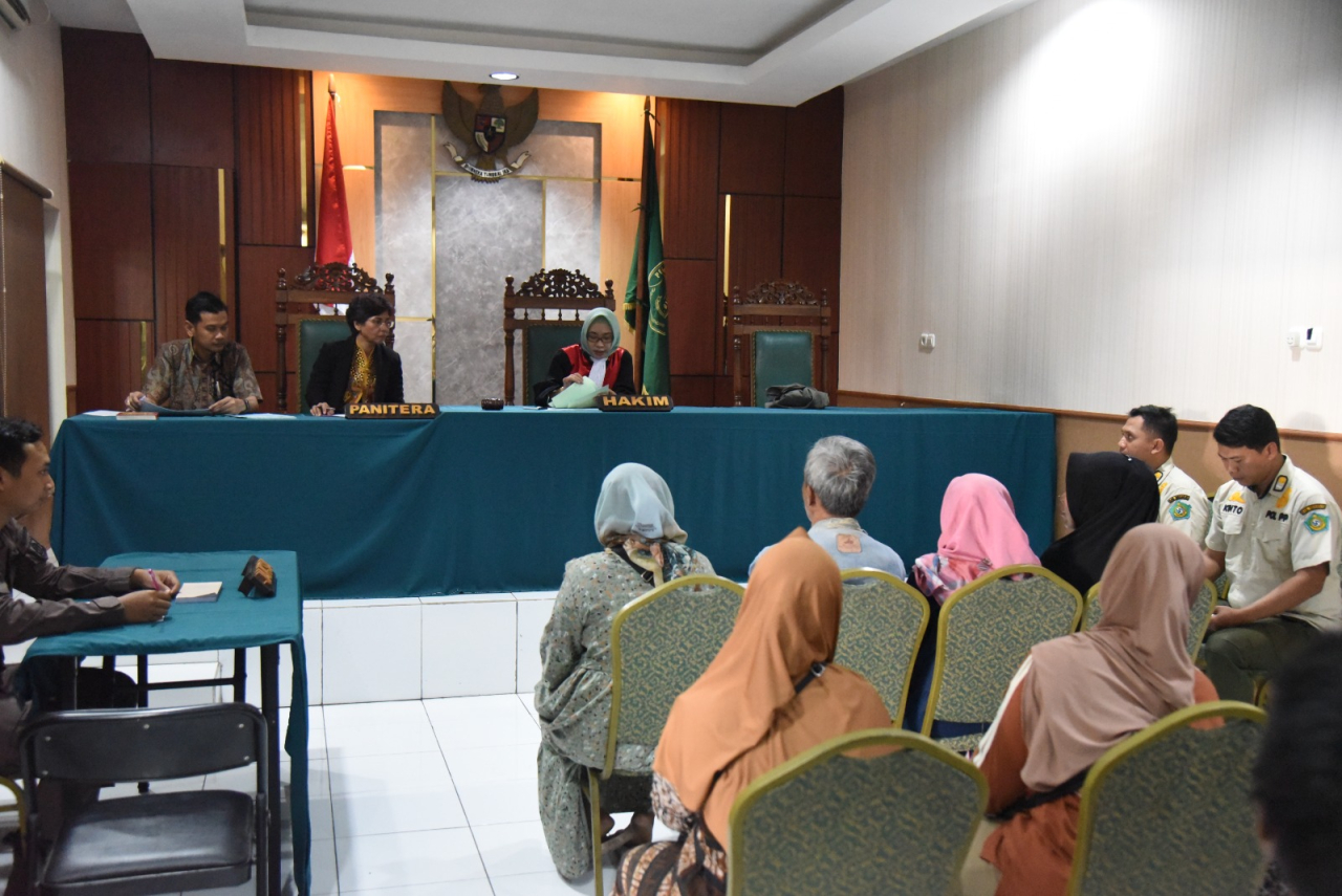 PKL Langgar Aturan, 19 Pedagang Jalani Sidang Tipiring di Sidoarjo