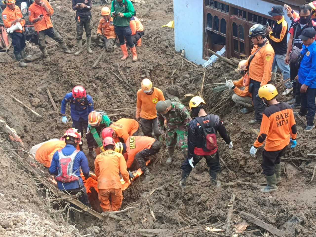 Jenasah Terakhir Korban Longsor Trenggalek Berhasil Dievakuasi