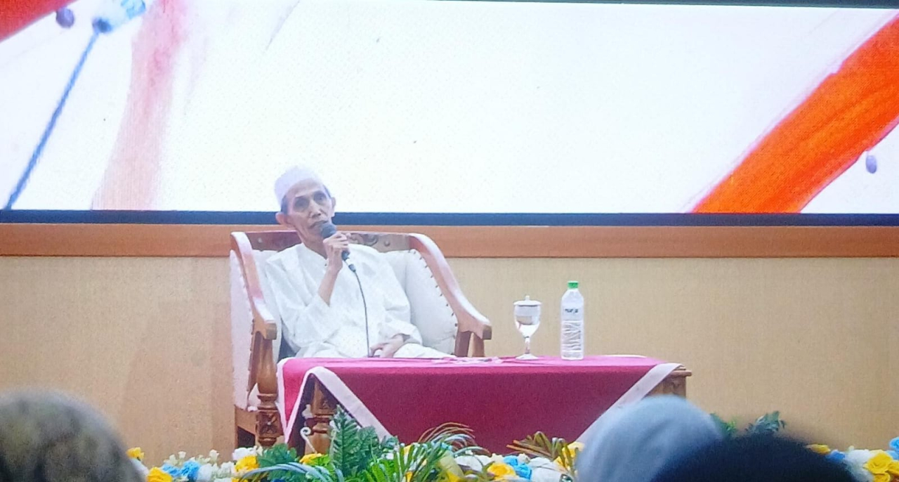 Kiai Zuhri Zaini Ungkap Pentingnya Memiliki Sanad Keilmuan yang Jelas.