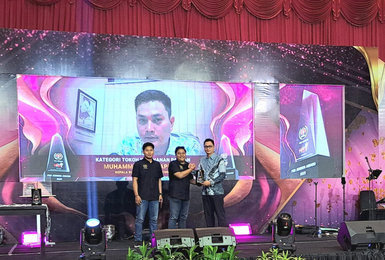 Kepala Bulog Jember raih penghargaan tokoh ketahanan pangan dari PWI : bukti komitmen jaga stabilitas pangan