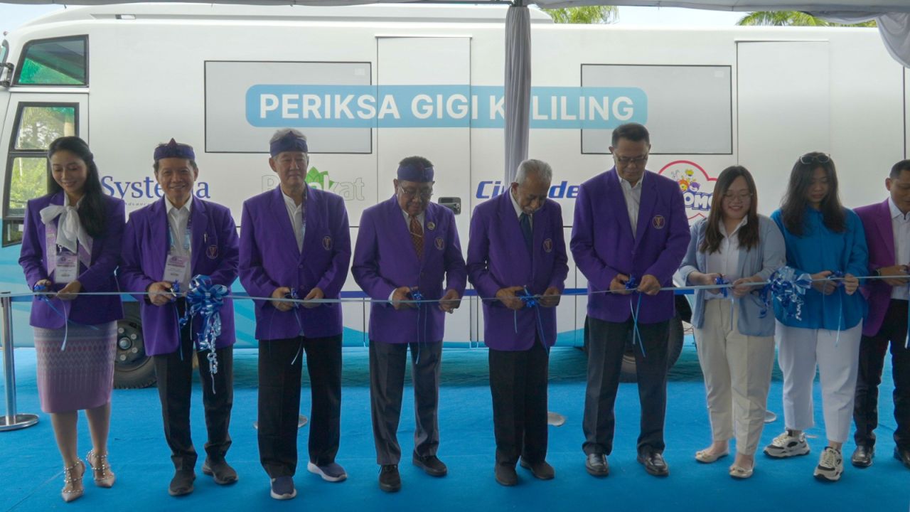 Dorong Kesadaran Masyarakat, Lion Wings Luncurkan Bus Periksa Gigi Keliling di Surabaya