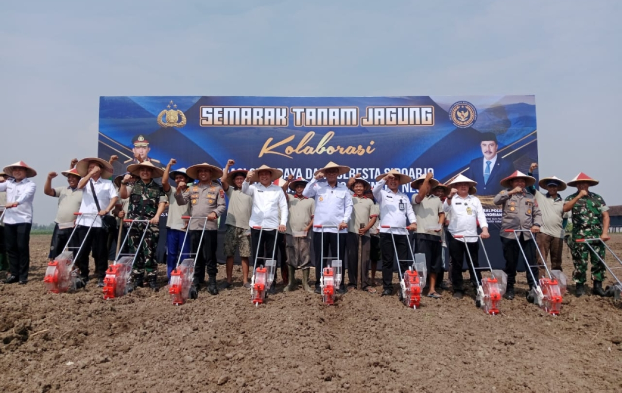 Kantor Imigrasi Kelas I Khusus TPI Surabaya bersama Polresta Sidoarjo menggelar kegiatan tanam jagung