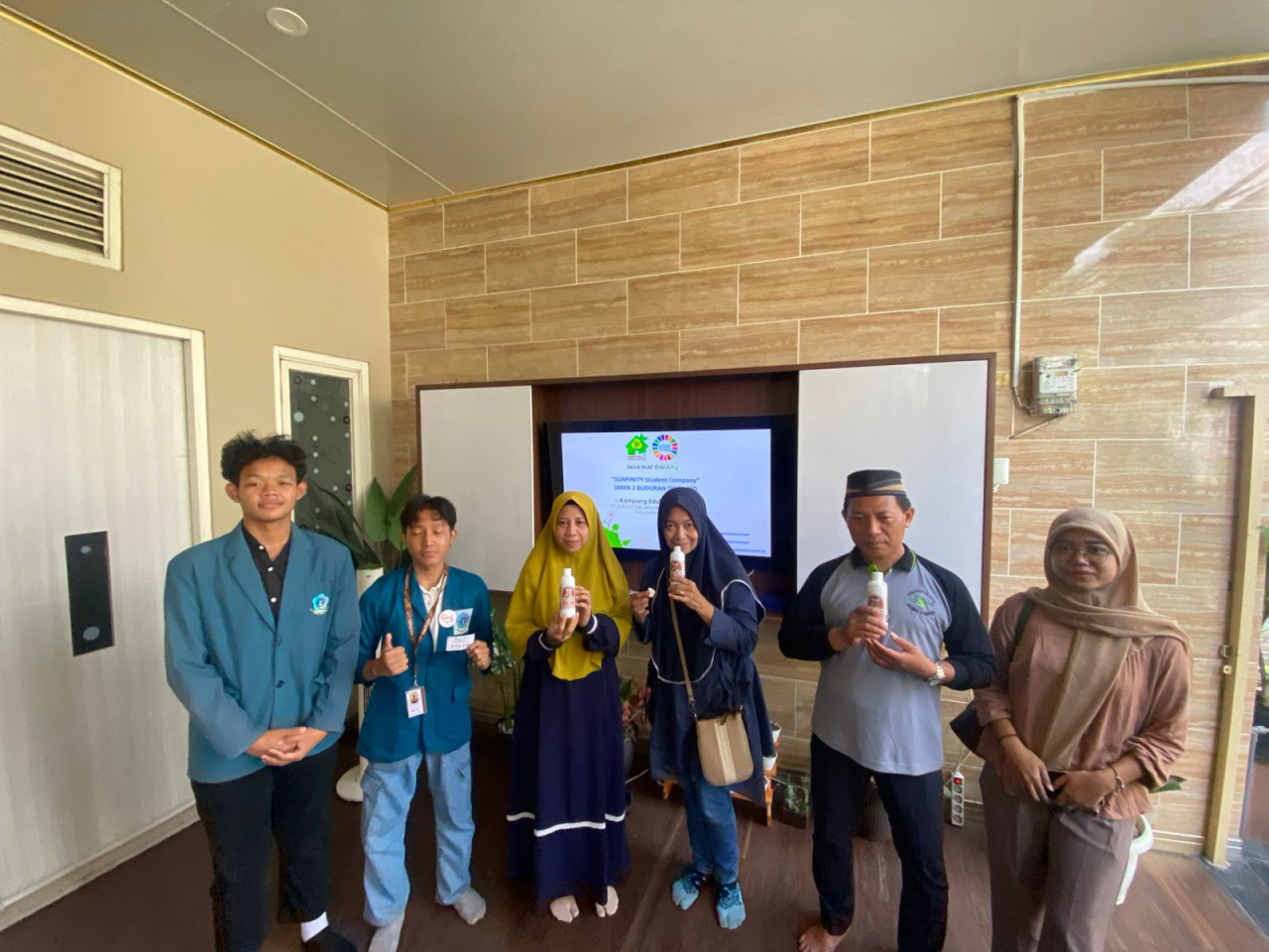 SUNFINITY Student Company Gandeng Kampung Edukasi Sampah Sidoarjo dalam Aksi Lingkungan Nyata