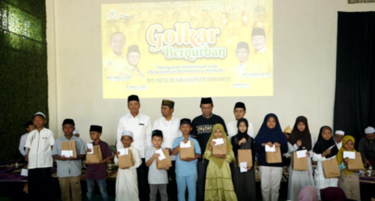 Golkar Bondowoso Tebar Kepedulian lewat Kurban dan Santunan, Bupati: Ini Politik yang Menyentuh Rakyat