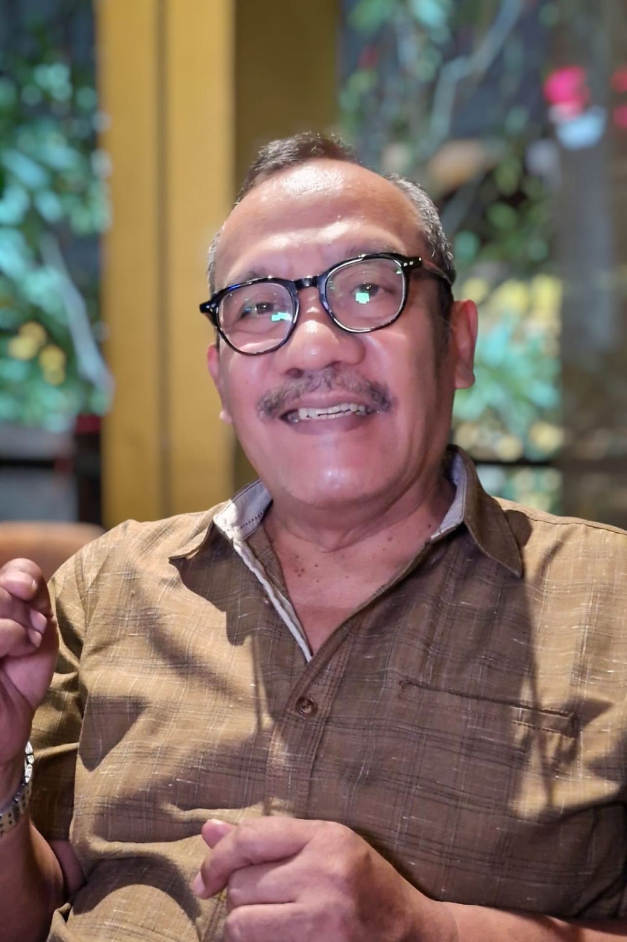 Konfrontasi Ratu Lebah