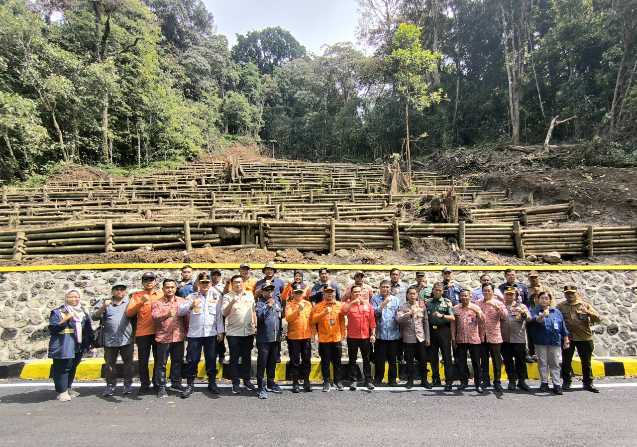 Dinyatakan Layak dan Aman, Jalur Pacet-Cangar Dibuka 24 Jam