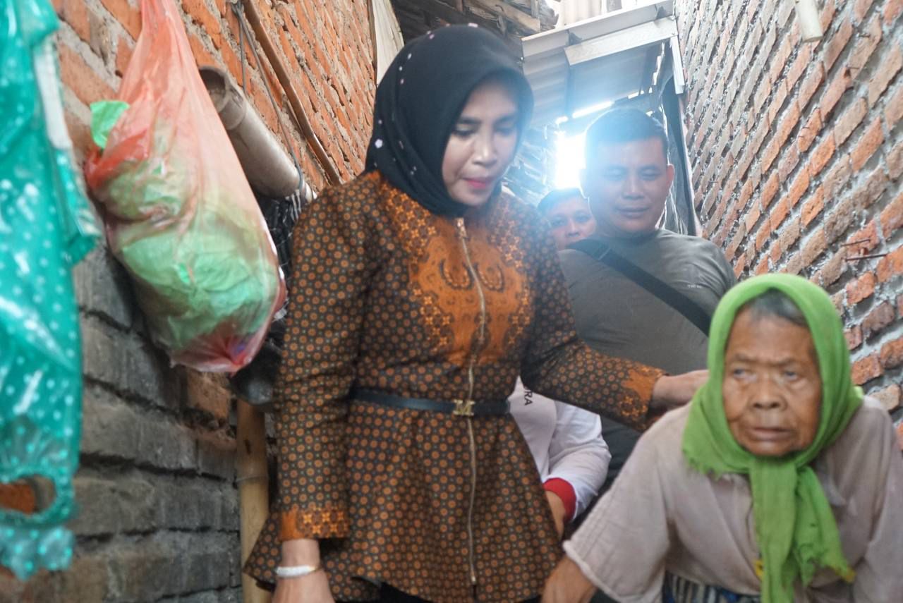 Wabup Sidoarjo Temui Lansia yang Tolak Bantuan Renovasi Meski Tinggal di Hunian Tak Layak