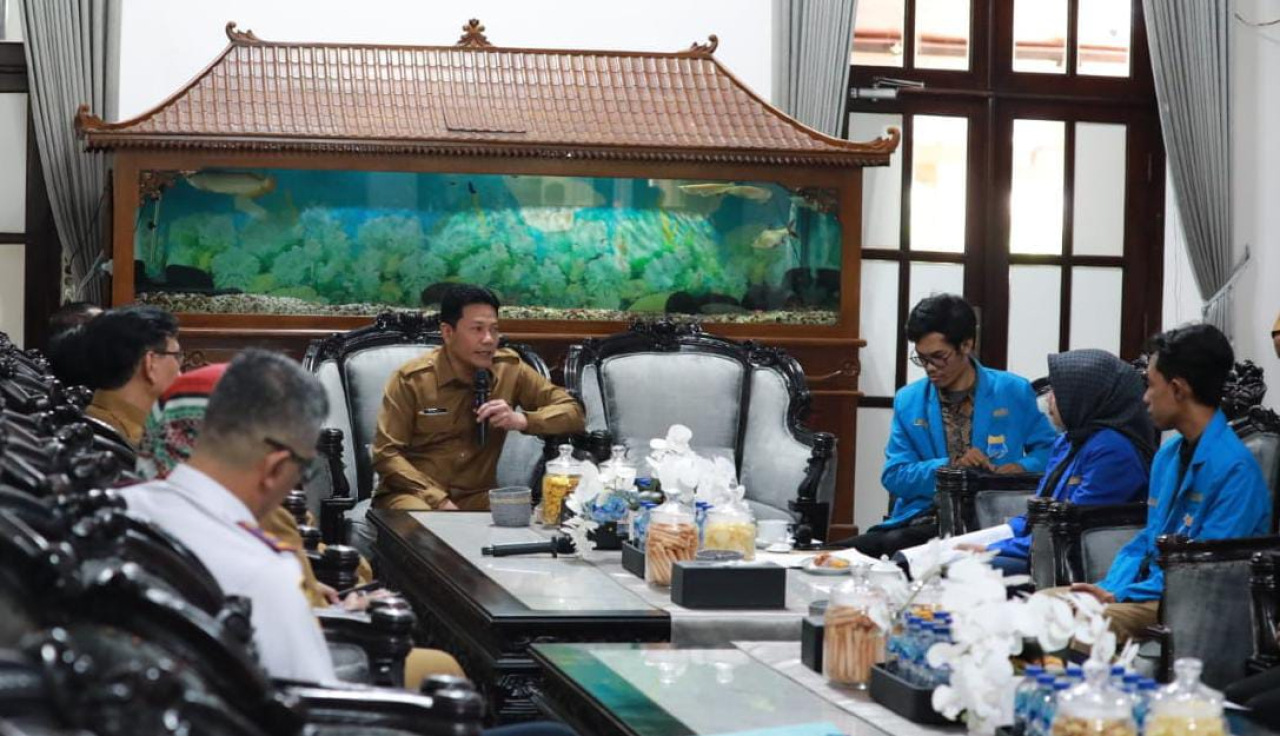 PMII Sidoarjo Audiensi dengan Bupati, Soroti Jalan Rusak dan Penerangan Jalan