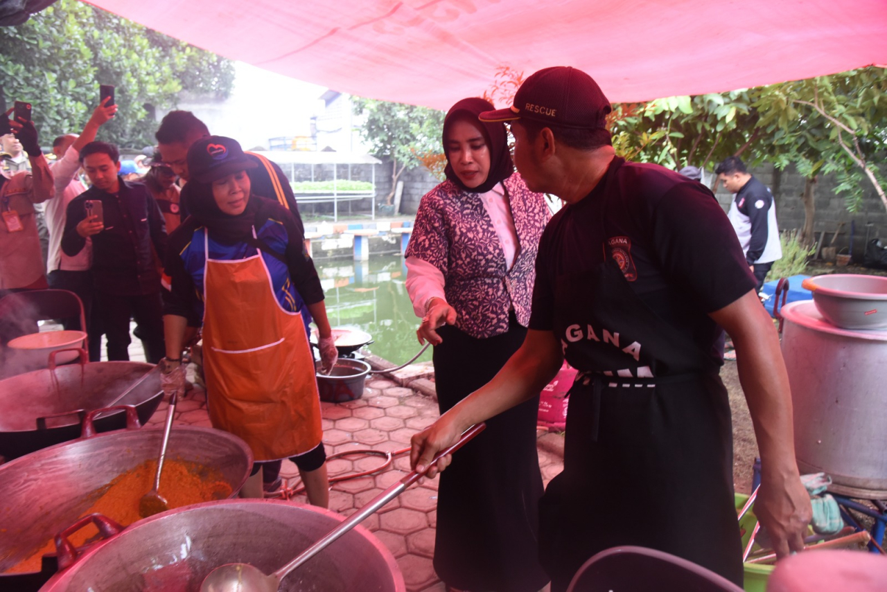 Atasi Dampak Banjir, Warga Ngaban Sidoarjo Dirikan Dapur Umum Mandiri