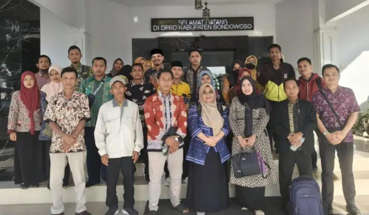 Mereka Mengajar dengan Setia, Digaji Rp150 Ribu, dan Kini Mengetuk Pintu DPRD